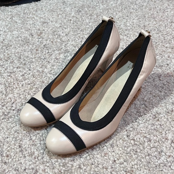 Stuart Weitzman Easily Elastic Leather Pan Nappa Pumps - Picture 10 of 16
